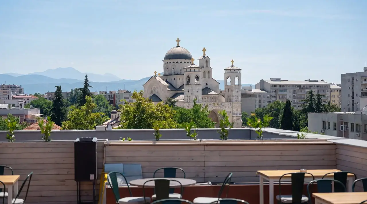 Trastevere Rooftop u zlatnom satu